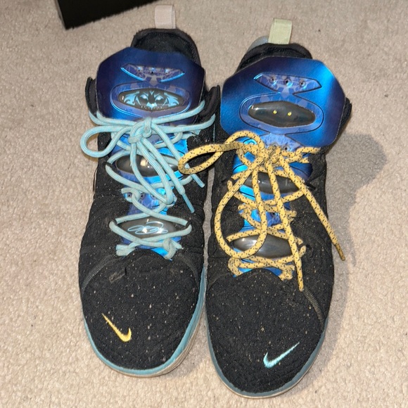 Nike sneakers - Picture 1 of 5